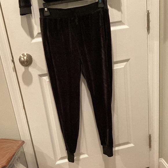 Delia’s black velour track suit set, “Mondaze Stink”, Sz M - Picture 3 of 6